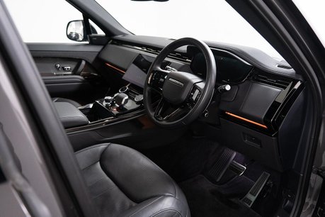 Land Rover Range Rover Sport 3.0 D300 MHEV Dynamic SE SUV 5dr Diesel Auto 4WD Euro 6 (s/s) (300 ps) 5