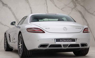 Mercedes-Benz SLS 6.2 63 V8 AMG 2dr 5