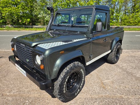 Land Rover Defender 90 TD5 COUNTY P/U 3