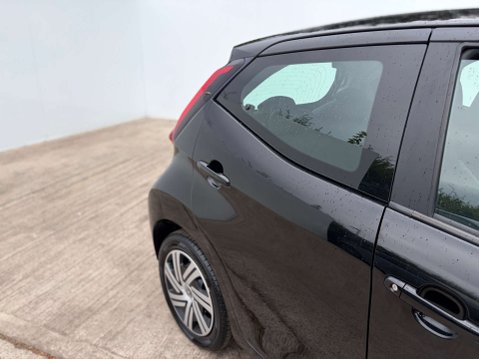 Toyota Aygo 1.0 Aygo X-Play TSS VVT-i 5dr 4