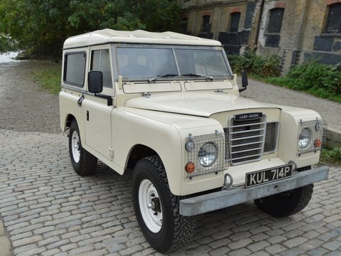 Land Rover 88 Series III SUV 12