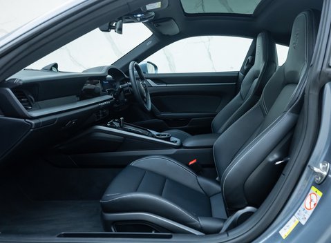 Porsche 911 Carrera (992.2) 19