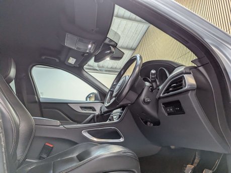 Jaguar F-Pace 2.0 F-Pace R-Sport AWD D 4WD 5dr 31