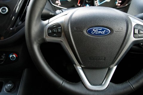 Ford Tourneo Courier TITANIUM 16