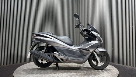 Honda PCX 2011 38K RUNNING PROJECT SCOOTER SPARES OR REPAIR 125CC