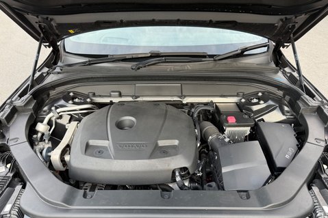 Volvo XC60 T5 R-DESIGN PRO AWD -ONE OWNER - 7 VOLVO SERVICES 52