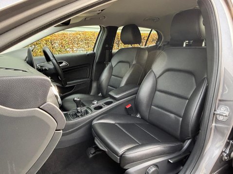 Mercedes-Benz GLA Class GLA 200 SE 16