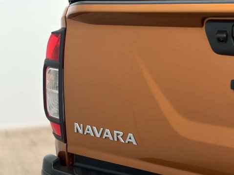Nissan Navara 2.3 Navara Tekna dCi Auto 4WD 5dr 35