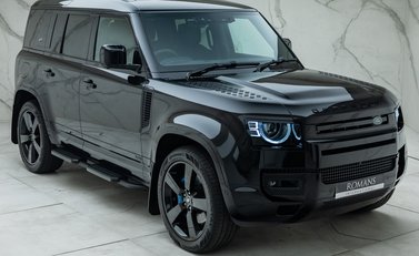 Land Rover Defender 110 V8 Bond Edition 11
