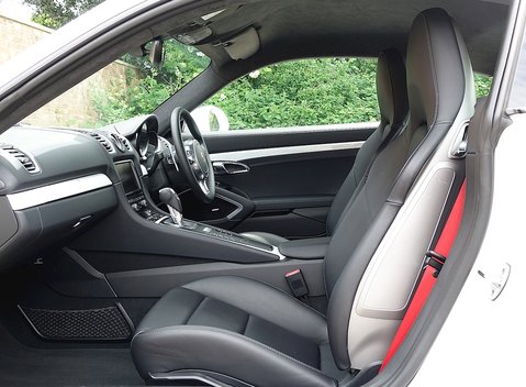 Porsche Cayman GTS 11