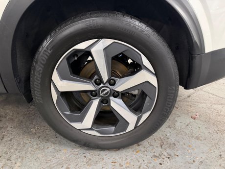 Nissan Qashqai 1.3 DIG-T MHEV N-Connecta XTRON Euro 6 (s/s) 5dr 21