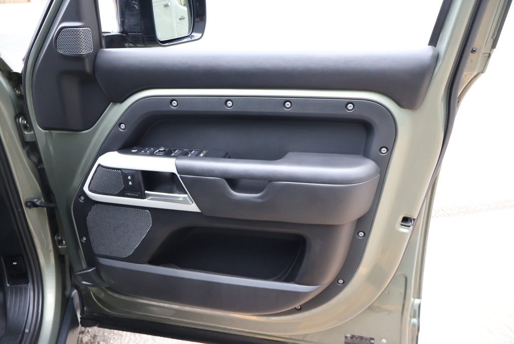 Land Rover Defender 110 P300 SE STYLED BY SEEKER FACTORY MATT FINISH HUGER SPEC  16