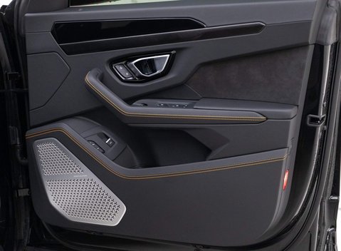 Lamborghini Urus V8 18