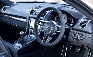 Porsche Cayman GT4 19