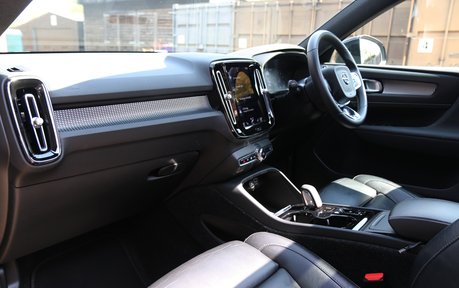 Volvo XC40 B4 R-Design Pro AWD MHEV - Pan Roof, Leather, Apple CarPlay 4