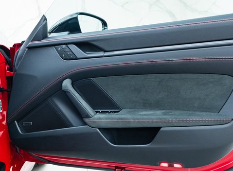 Porsche 911 Carrera 4 GTS (992) 19