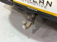 Land Rover Defender 3.0 D300 MHEV X-Dynamic HSE SUV 5dr Diesel Auto 4WD Euro 6 (s/s) (300 ps) 47