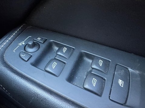 Volvo XC60 2.0 D5 PowerPulse R-Design Auto AWD Euro 6 (s/s) 5dr 27