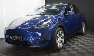 Tesla Model Y LONG RANGE AWD Comfort Suspension GROK AI Panoramic Roof One Owner VATQ 10