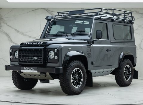 Land Rover Defender 90 ADVENTURE 1
