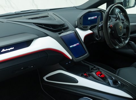 Lamborghini Revuelto 22
