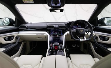 Lamborghini Urus V8 13