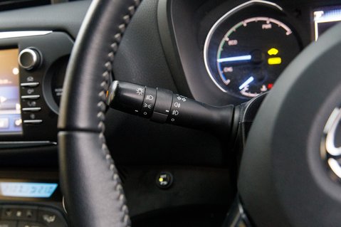 Toyota Yaris VVT-I BI-TONE 17