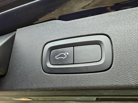 Volvo V60 2.0 D3 Inscription Plus Estate 5dr Diesel Auto Euro 6 (s/s) (150 ps) 22