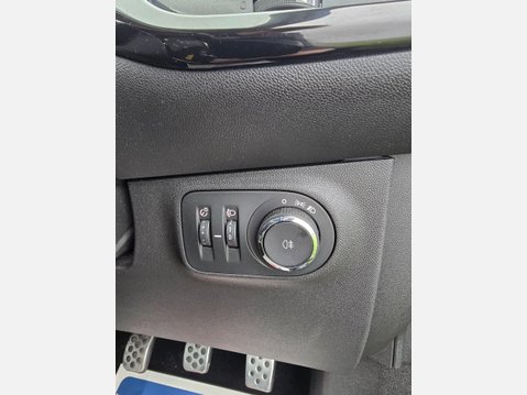 Vauxhall Corsa 1.4i ecoTEC Sport Euro 6 3dr 28