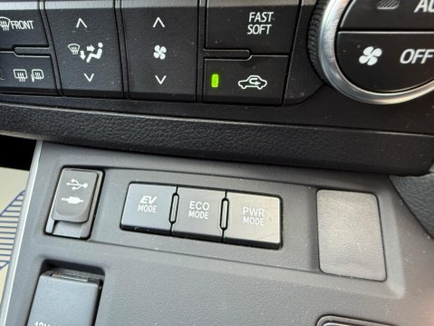 Toyota Auris 1.8 VVT-h Excel Touring Sports CVT Euro 5 (s/s) 5dr 31