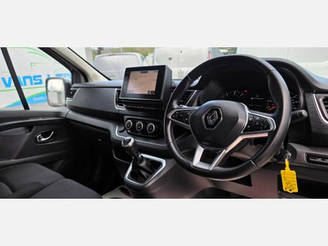 Renault Trafic SPORT LL30 L2 H1 LWB 2.0 DCI 130ps EU6 9