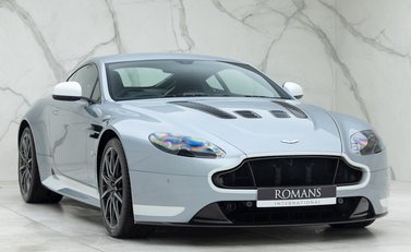 Aston Martin V12 Vantage S 1