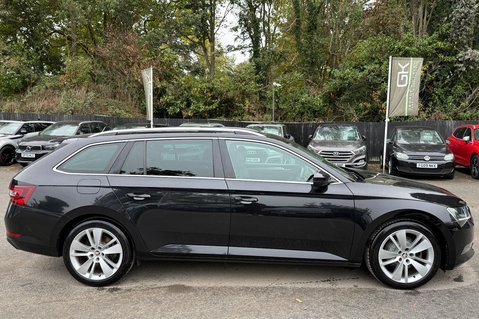 Skoda Superb SE L EXECUTIVE TDI - PANORAMIC SUNROOF  2