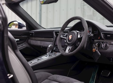 Porsche 911 Targa 4 GTS (991.2) 13