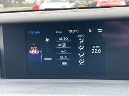 Lexus Is 2.5 IS 300h Advance CVT 4dr 34