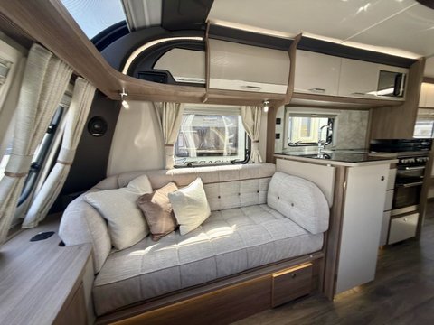 Coachman Laser Xcel 875 Kingsham 30th Special Edition 17