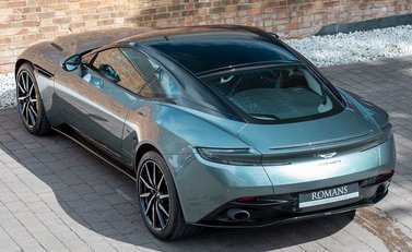 Aston Martin DB11 V8 9