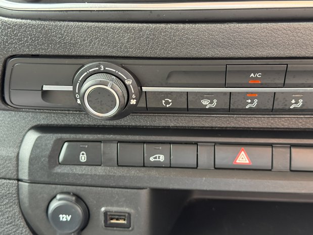 Citroen Dispatch MWB L2H1 Low Roof Enterprise 145bhp 1400 Air Con Sensors SELECT 31