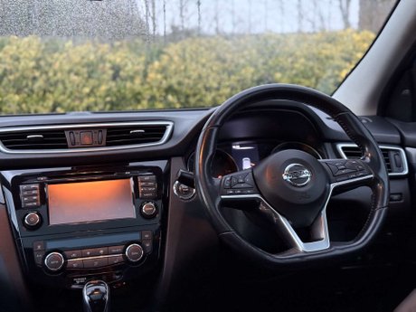 Nissan Qashqai 1.6 Qashqai Tekna dCi CVT 5dr 17