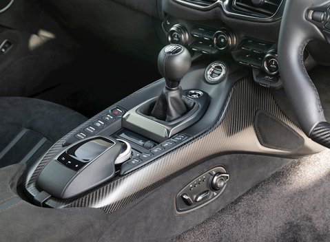 Aston Martin V8 Vantage 18