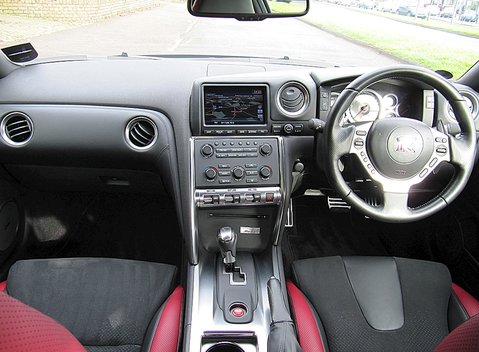 Nissan GT-R Premium Edition 11
