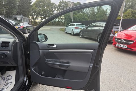 Volkswagen Golf BLUEMOTION MATCH TDI -DEMO +1 OWNER -19 SERVICES -£35 ROAD TAX -SUNROOF 27