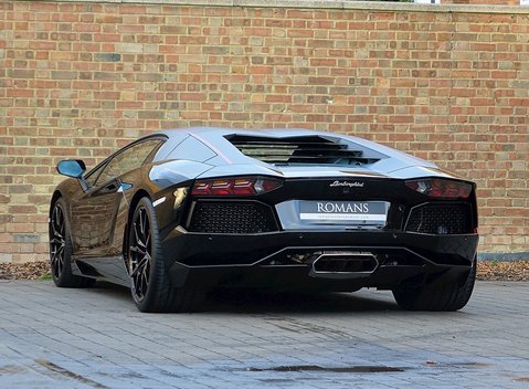 Lamborghini Aventador LP 700-4 Pirelli Edition 14