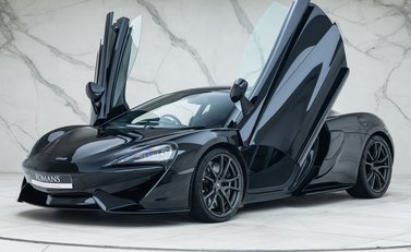 McLaren 570 GT MSO Black Collection 2