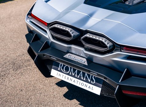 Lamborghini Revuelto 4