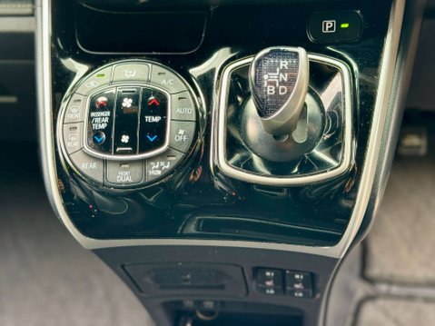 Toyota Esquire Hybrid Hybrid Gi 49