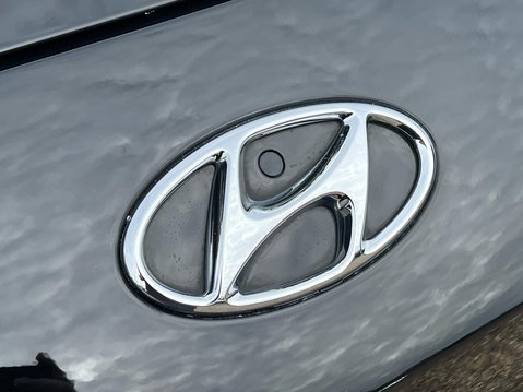 Hyundai KONA PREMIUM 16