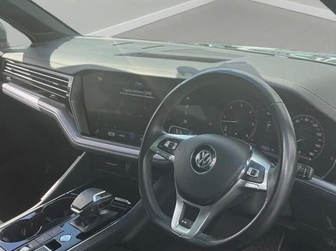 Volkswagen Touareg 3.0 TDI V6 R-Line Tech Tiptronic 4Motion Euro 6 (s/s) 5dr 2