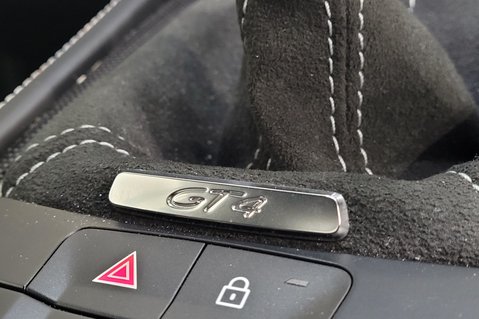 Porsche 718 CAYMAN GT4 23