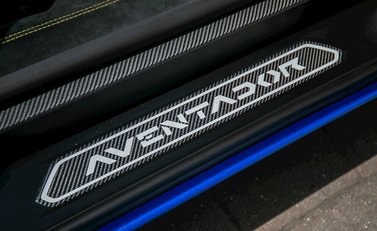 Lamborghini Aventador SV LP750-4 Roadster 21